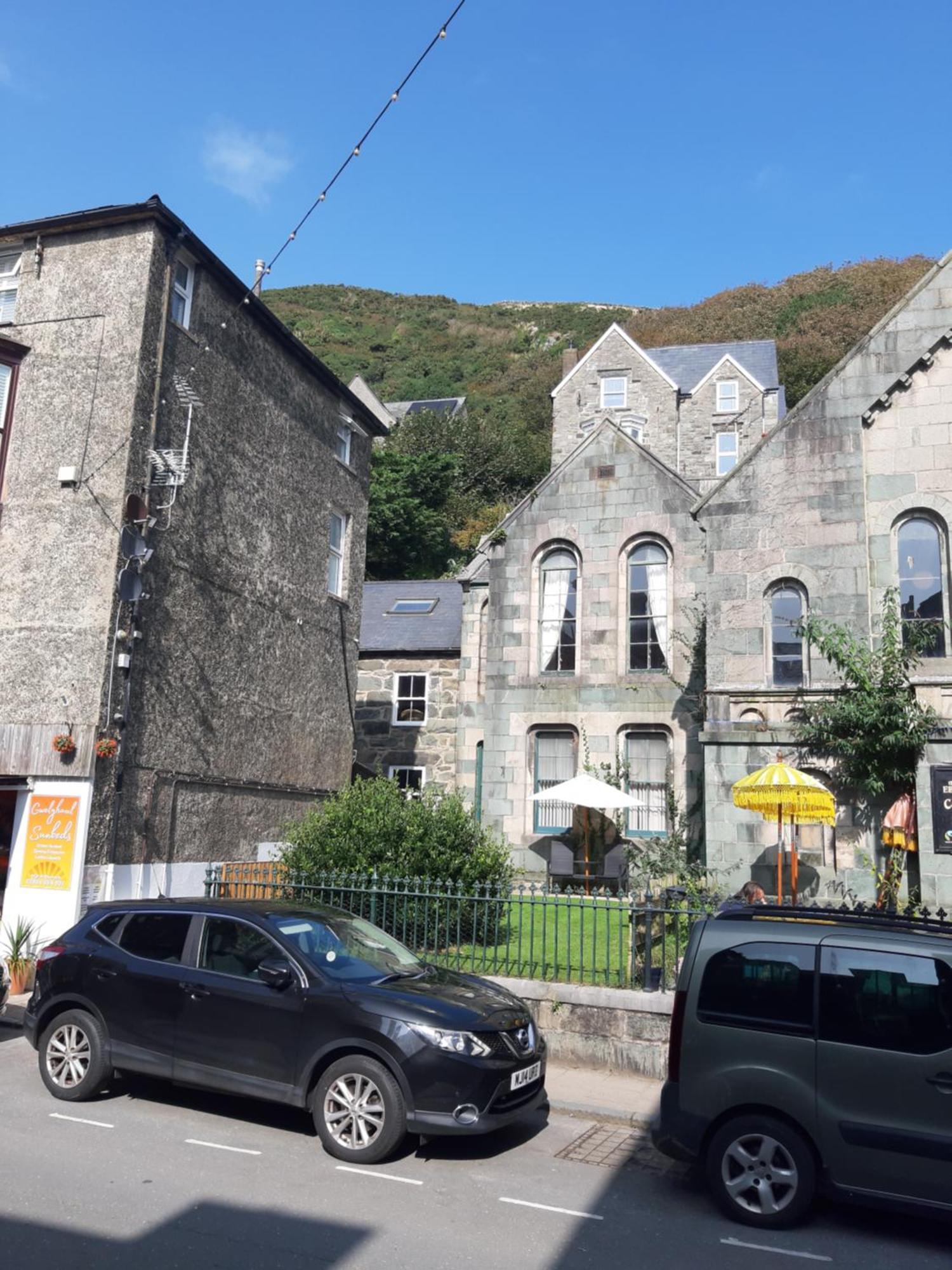 Ground Floor Barmouth Centre Apartment With Garden Exterior photo